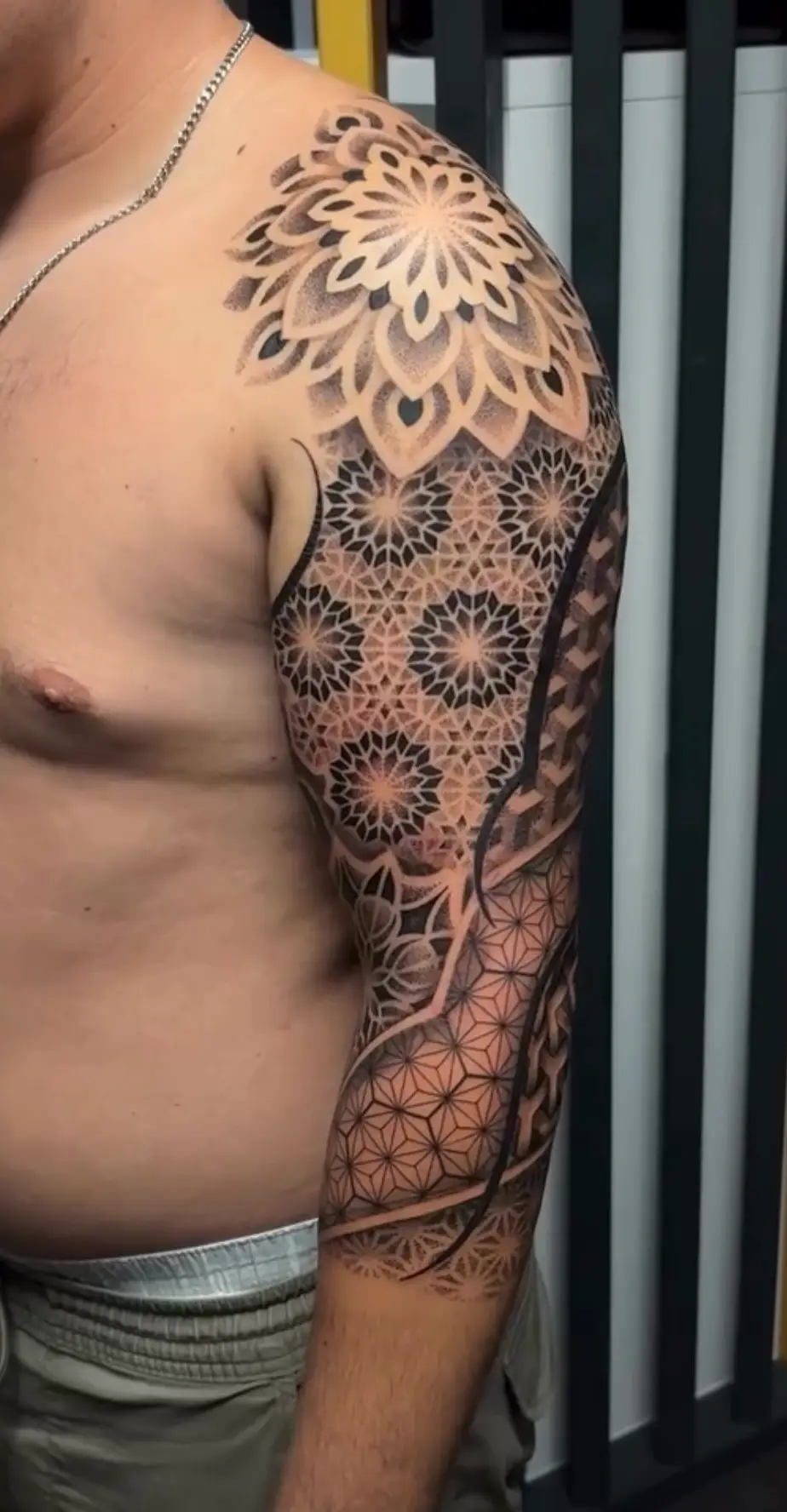 Geometrische Full- Sleeve