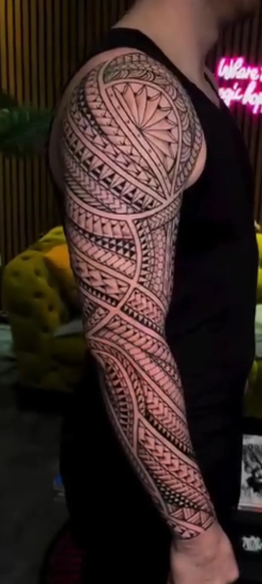 Maori Ärmel Tattoo mit traditionellen